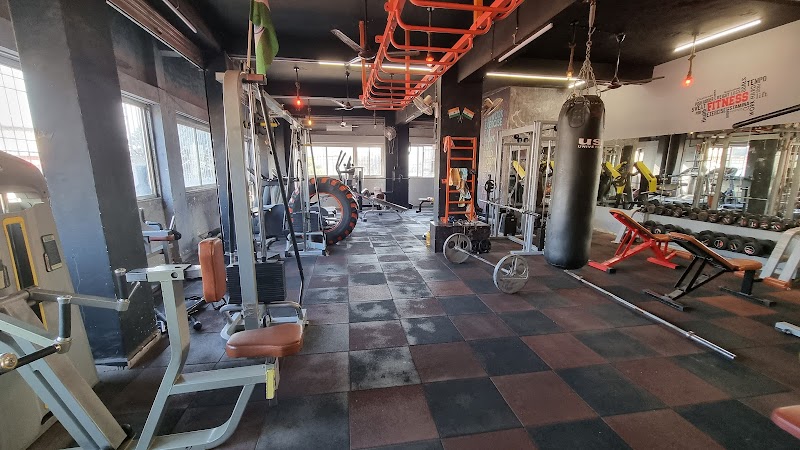 Golden Fitness Gym || logo
