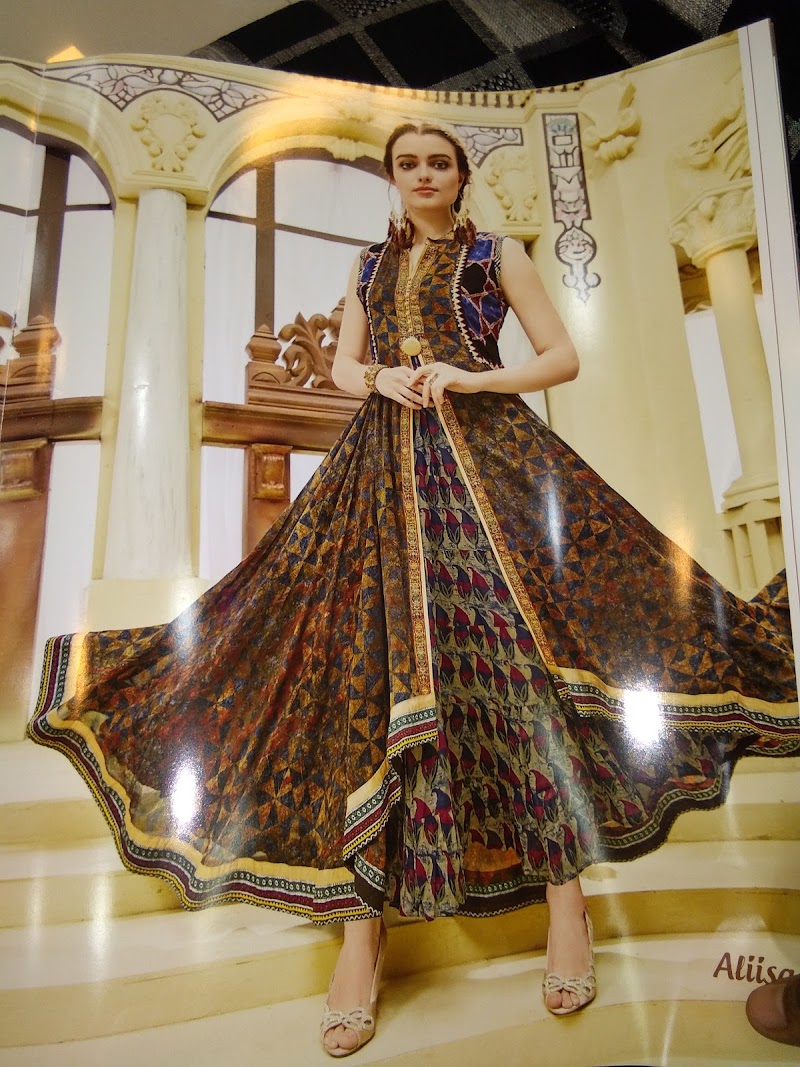 KASHI TEXTILE MARKET RING ROAD SURAT photo 3